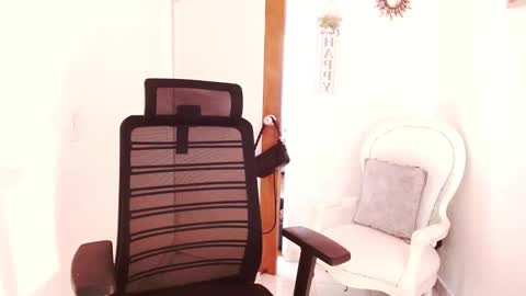 Snapshot of xxxsweetandhornyxxx chatting on 10/07/25, 01:30 dolcesasha online show from 10/07/25, 01:30