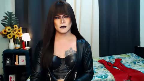 QueenMarina online show from 10/30/25, 10:32