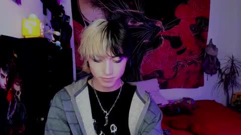 Snapshot of xzerox_ chatting on 12/21/25, 12:18 xzerox_ online show from 12/21/25, 12:18