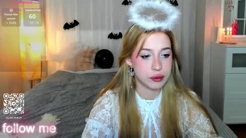 Lina online show from 10/30/25, 09:33