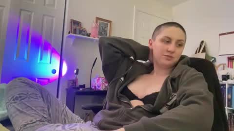 Snapshot of y0uvebeenjinxed chatting on 10/05/25, 09:34 Jinx online show from 10/05/25, 09:34