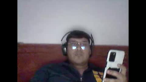 Snapshot of yairtlx chatting on 12/19/25, 02:18 yairtlx online show from 12/19/25, 02:18