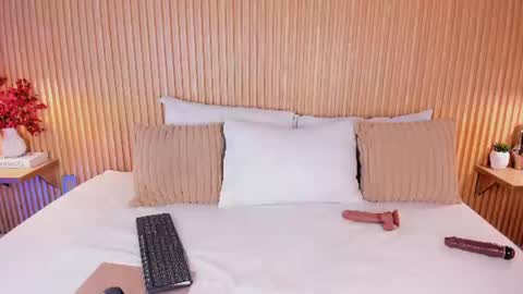Snapshot of yalezka_ chatting on 06/13/26, 04:43 Yalezka online show from 06/13/26, 04:43
