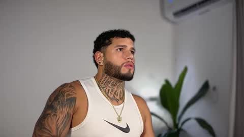 Snapshot of yamp_bigcock chatting on 10/29/25, 02:14 yamp sambrano online show from 10/29/25, 02:14