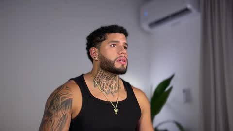 Snapshot of yamp_bigcock chatting on 11/05/25, 02:44 yamp sambrano online show from 11/05/25, 02:44