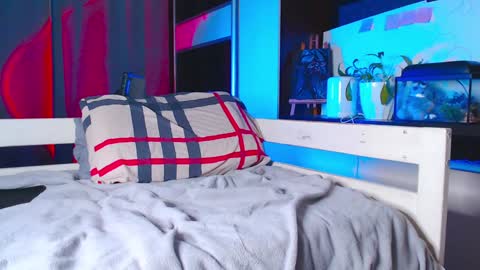 Yan online show from 12/19/24, 06:45