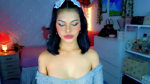 YANG AUDREY LONE online show from 11/25/25, 03:06