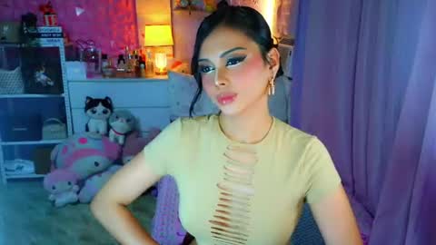 YANG AUDREY LONE online show from 07/14/26, 12:02