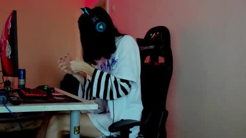 yang_nymph online show from 09/16/25, 06:47