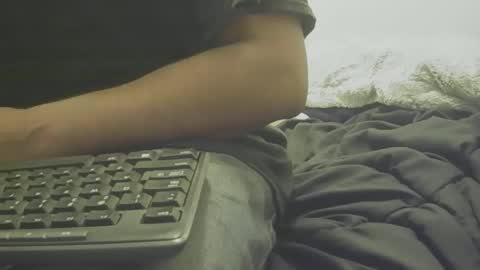 Snapshot of yangolox3 chatting on 11/10/25, 01:48 yangolox3 online show from 11/10/25, 01:48