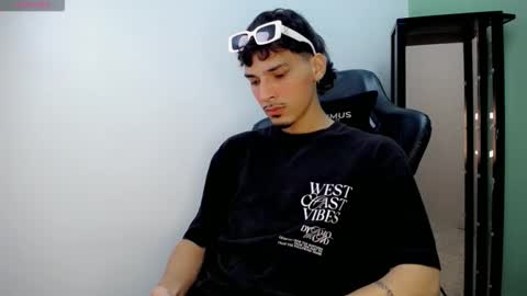 Snapshot of yankeee_ chatting on 12/01/25, 03:22 DANILO online show from 12/01/25, 03:22