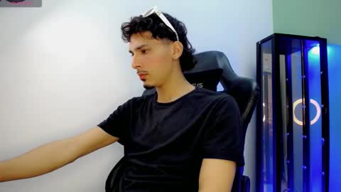 Snapshot of yankeee_ chatting on 12/02/25, 03:56 DANILO online show from 12/02/25, 03:56