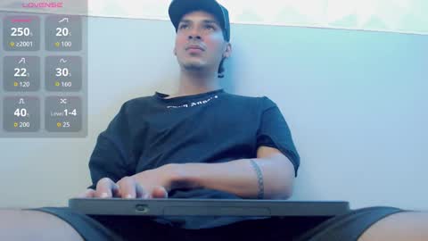 Snapshot of yankees_ chatting on 10/05/25, 01:09 DANILO P online show from 10/05/25, 01:09