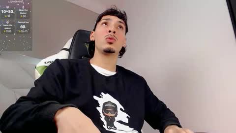 Snapshot of yankees_ chatting on 11/15/25, 04:10 DANILO P online show from 11/15/25, 04:10