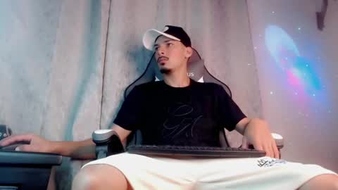 Snapshot of yankees_xxx chatting on 06/08/26, 12:38 yankees online show from 06/08/26, 12:38