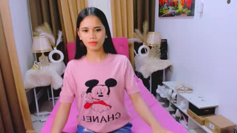 Snapshot of yanna_faulkerson chatting on 10/02/25, 09:05 Yanna online show from 10/02/25, 09:05