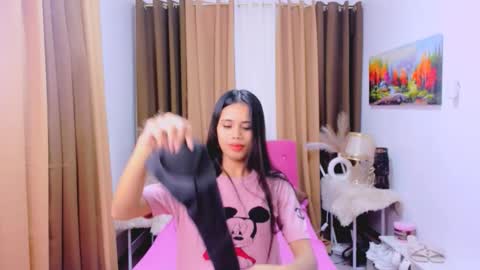 Snapshot of yanna_faulkerson chatting on 10/03/25, 01:57 Yanna online show from 10/03/25, 01:57