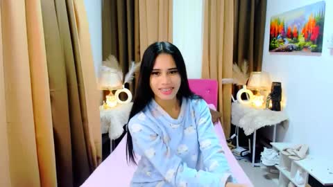 Snapshot of yanna_faulkerson chatting on 10/14/25, 02:56 Yanna online show from 10/14/25, 02:56