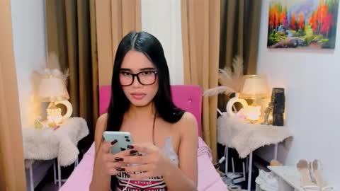 Snapshot of yanna_faulkerson chatting on 11/14/25, 10:14 Yanna online show from 11/14/25, 10:14