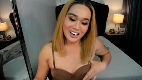 Snapshot of yanny_xoxo chatting on 12/13/24, 07:04 Allisonn online show from 12/13/24, 07:04