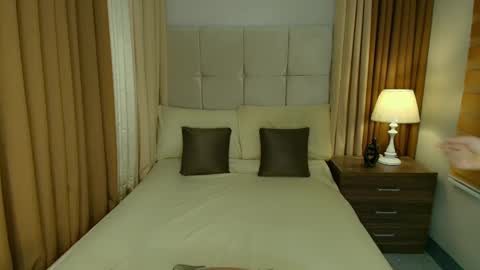 Snapshot of yanny_xoxo chatting on 02/06/25, 02:33 Allisonn online show from 02/06/25, 02:33