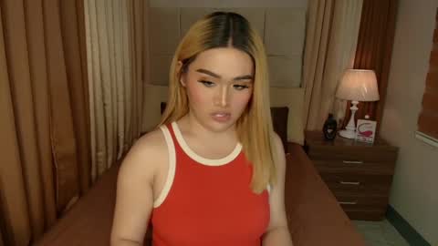 Snapshot of yanny_xoxo chatting on 02/14/25, 01:23 Allisonn online show from 02/14/25, 01:23