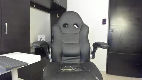 yanpaul83 online show from 09/16/25, 07:48