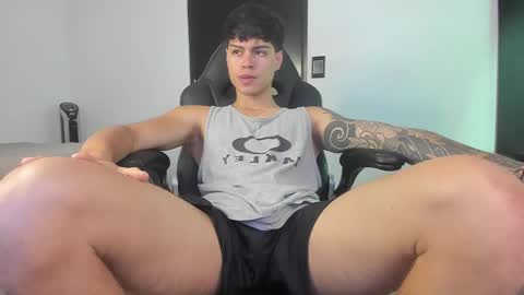 yanpaul83 online show from 10/18/25, 03:24