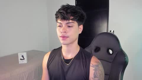 yanpaul83 online show from 10/27/25, 02:48