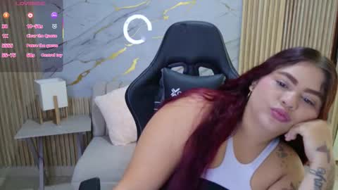 Snapshot of yara22_ chatting on 11/17/25, 12:00 Yara online show from 11/17/25, 12:00