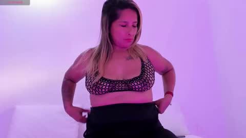 yara_cataleyaa online show from 09/11/25, 11:32