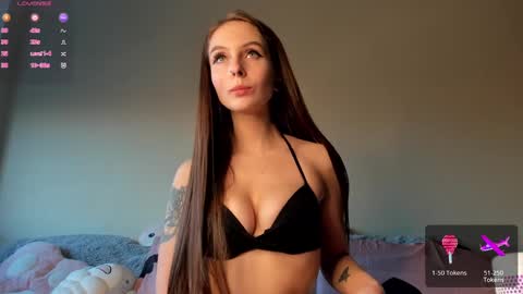 Snapshot of yaraliebe chatting on 01/17/25, 12:42 Yara online show from 01/17/25, 12:42