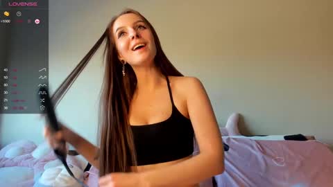 Snapshot of yaraliebe chatting on 02/21/25, 12:28 Yara online show from 02/21/25, 12:28