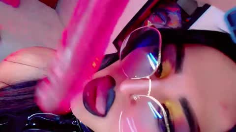 Snapshot of yarethrousss chatting on 11/27/25, 06:26 yarethrousss online show from 11/27/25, 06:26