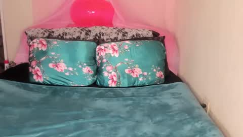 Yasmina online show from 01/31/25, 11:24