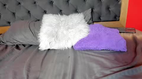 YAYA online show from 10/12/25, 02:21