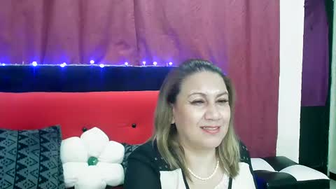 Snapshot of yayita_mature chatting on 01/06/25, 07:45 yayita online show from 01/06/25, 07:45