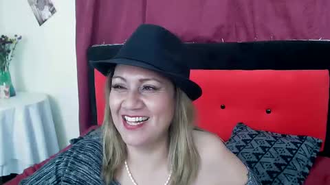 Snapshot of yayita_mature chatting on 01/15/25, 07:01 yayita online show from 01/15/25, 07:01