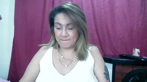 Snapshot of yayita_mature chatting on 02/24/25, 02:04 yayita online show from 02/24/25, 02:04