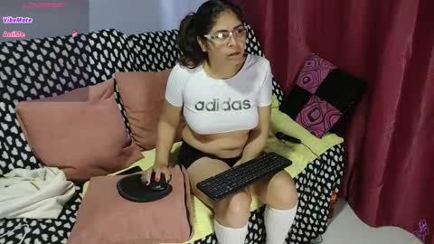 Snapshot of yazflor chatting on 11/27/25, 01:57 Hazzan y Greisy online show from 11/27/25, 01:57