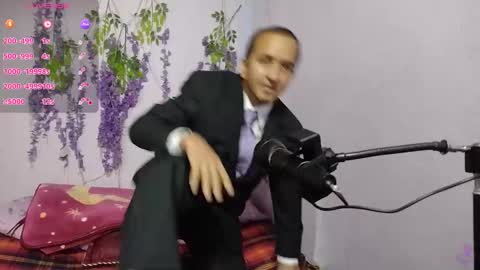 Snapshot of yazfore chatting on 09/25/25, 02:21 Hazzan online show from 09/25/25, 02:21