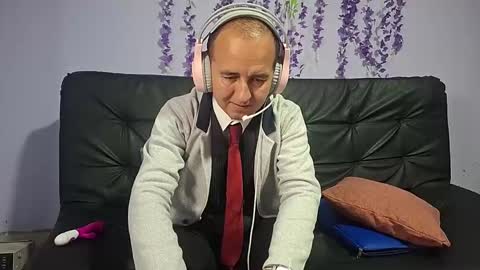 Hazzan online show from 11/13/25, 02:49