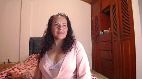 Snapshot of yazmin_mature chatting on 10/10/25, 12:20 Jasmin online show from 10/10/25, 12:20