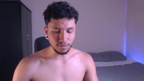 Snapshot of yeff_stone chatting on 09/24/25, 01:42 yeff online show from 09/24/25, 01:42