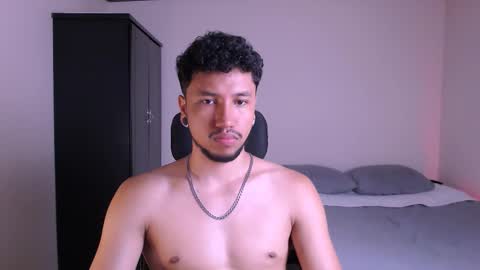 Snapshot of yeff_stone chatting on 09/28/25, 03:45 yeff online show from 09/28/25, 03:45