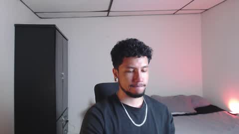 Snapshot of yeff_stone chatting on 10/06/25, 12:52 yeff online show from 10/06/25, 12:52