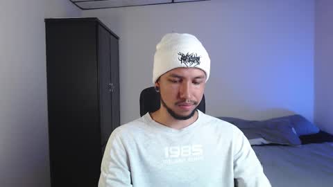 Snapshot of yeff_stone chatting on 10/08/25, 01:36 yeff online show from 10/08/25, 01:36