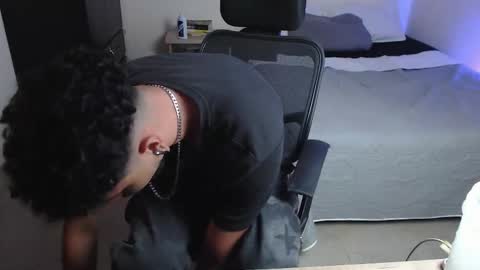 Snapshot of yeff_stone chatting on 10/14/25, 11:49 yeff online show from 10/14/25, 11:49