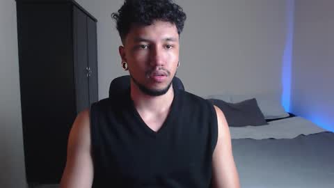 Snapshot of yeff_stone chatting on 10/17/25, 12:36 yeff online show from 10/17/25, 12:36