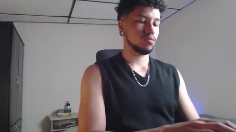 Snapshot of yeff_stone chatting on 10/21/25, 01:39 yeff online show from 10/21/25, 01:39